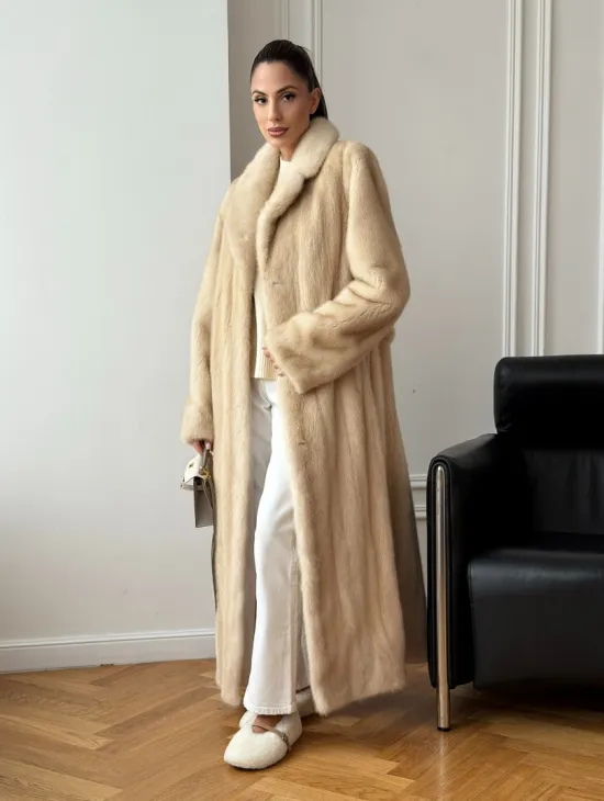 Длинная норковая шуба в натуральном цвете пастель