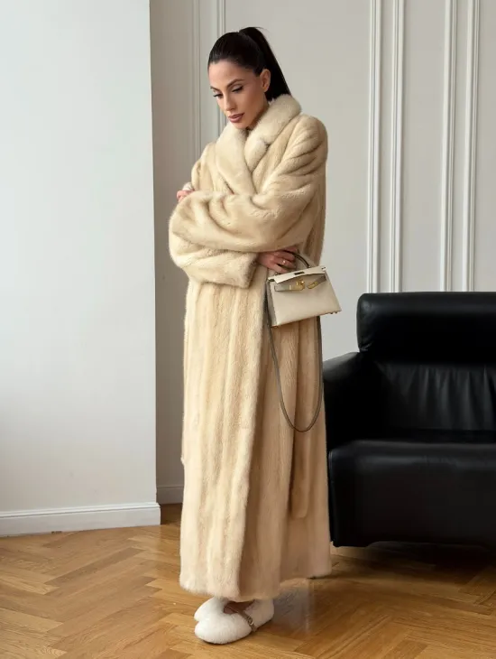 Длинная норковая шуба в натуральном цвете пастель