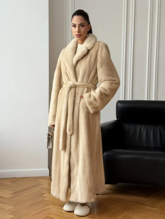 Длинная норковая шуба в натуральном цвете пастель