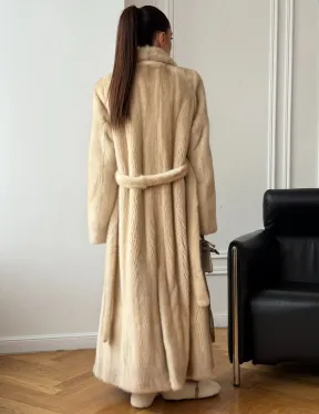 Длинная норковая шуба в натуральном цвете пастель