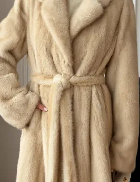 Длинная норковая шуба в натуральном цвете пастель