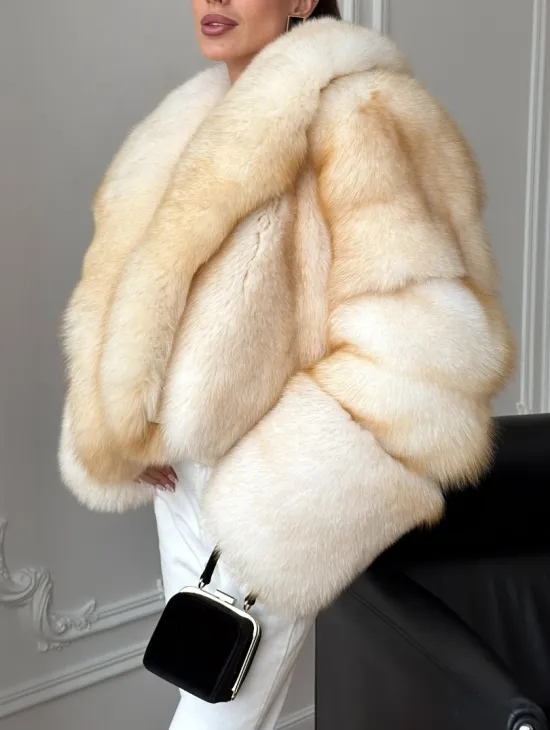 Шуба короткая из меха финского песца