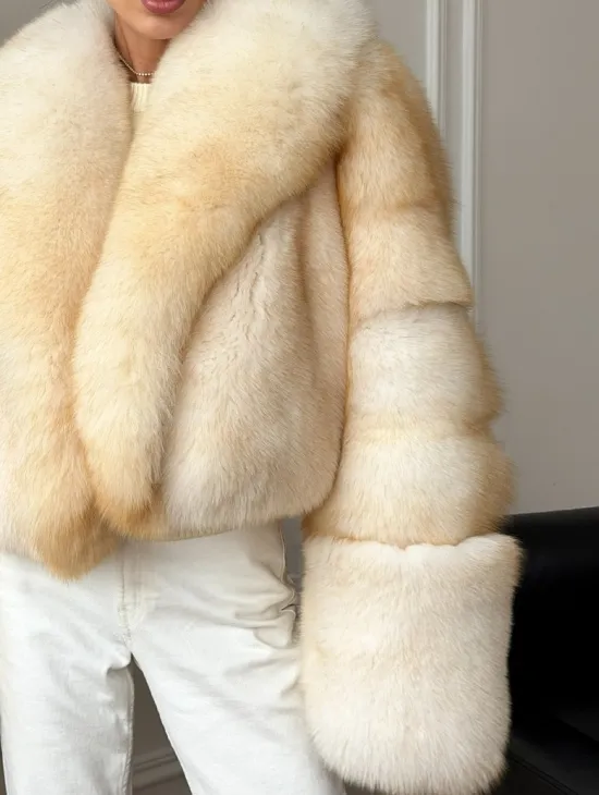 Шуба короткая из меха финского песца