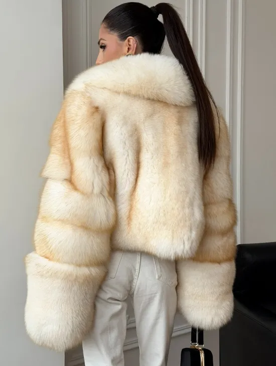 Шуба короткая из меха финского песца