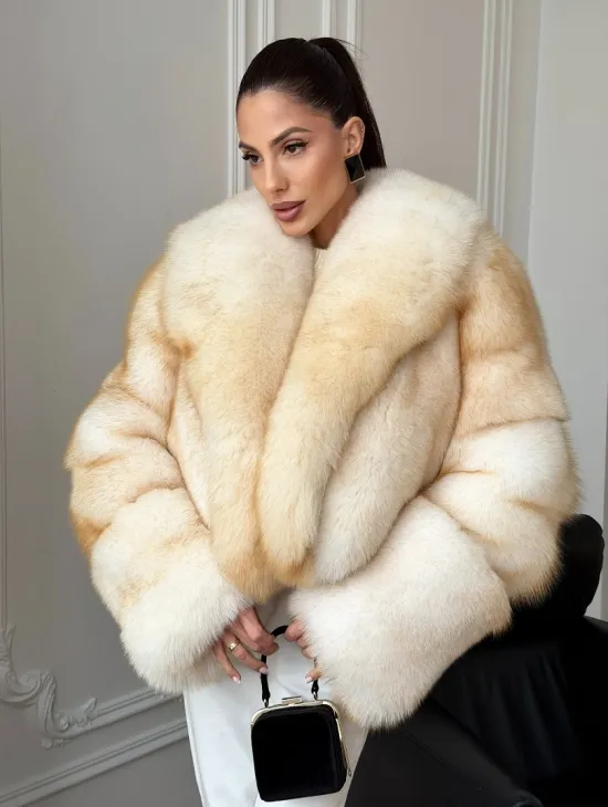 Шуба короткая из меха финского песца