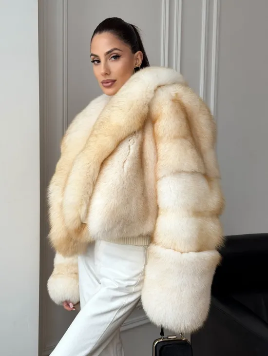 Шуба короткая из меха финского песца