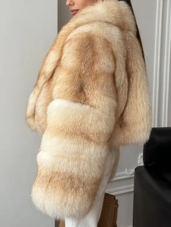 Полушубок-кроп с шалевым воротником из меха песца