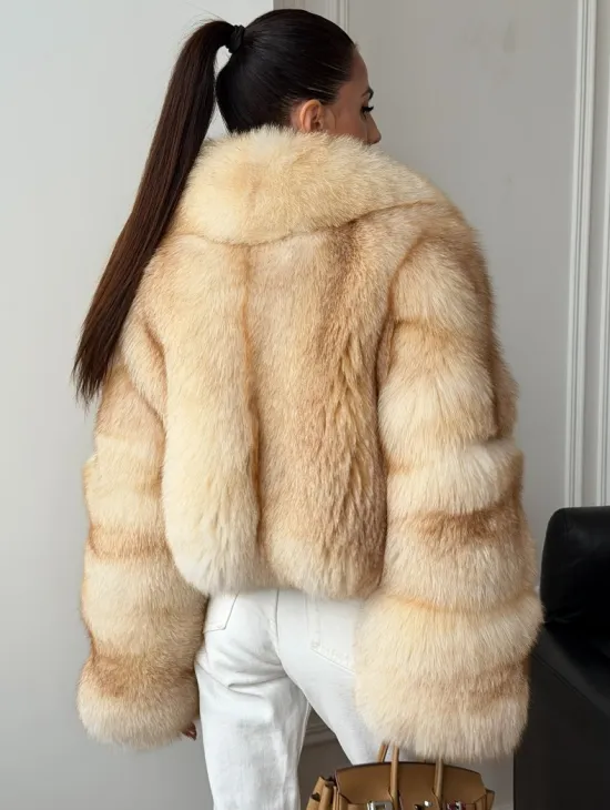 Полушубок-кроп с шалевым воротником из меха песца