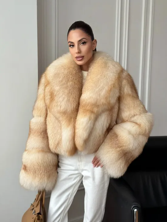 Полушубок-кроп с шалевым воротником из меха песца