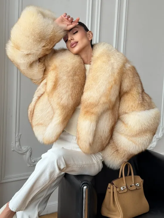 Полушубок-кроп с шалевым воротником из меха песца