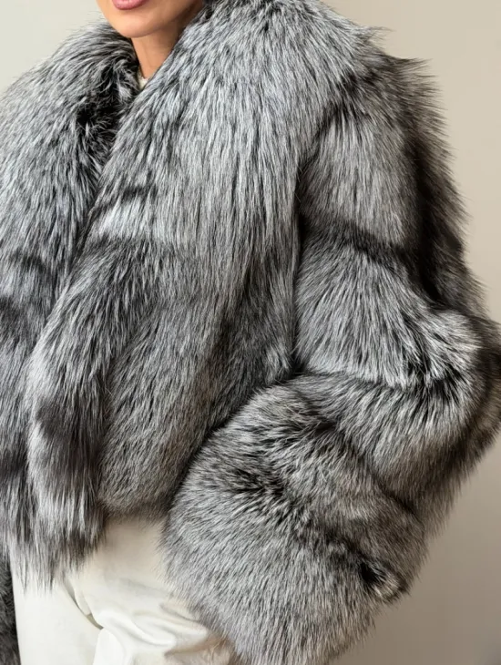 Кроп-полушубок с шалевым воротником из чернобурки