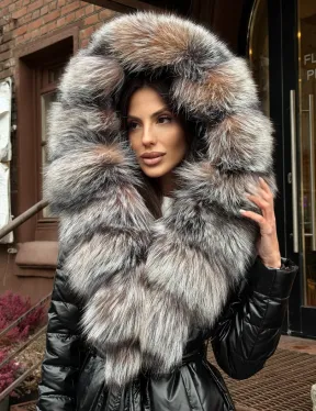 Чёрное пуховое пальто с меховым капюшоном из чернобурки