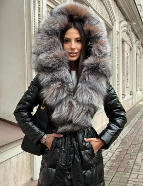 Чёрное пуховое пальто с меховым капюшоном из чернобурки
