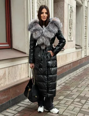 Чёрное пуховое пальто с меховым капюшоном из чернобурки