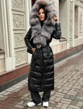 Чёрное пуховое пальто с меховым капюшоном из чернобурки