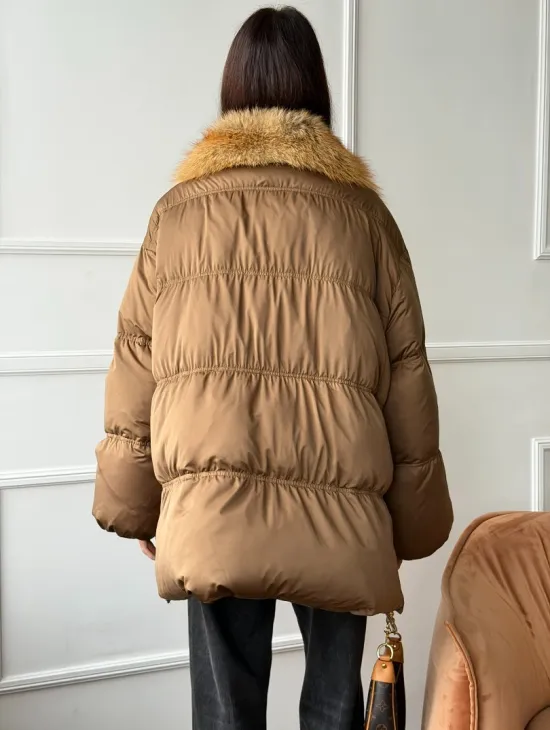 Женский пуховик оверсайз с мехом лисы