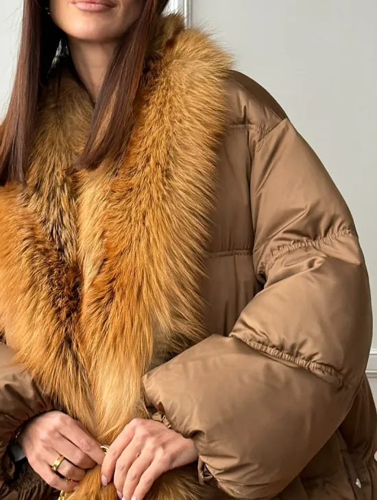 Женский пуховик оверсайз с мехом лисы