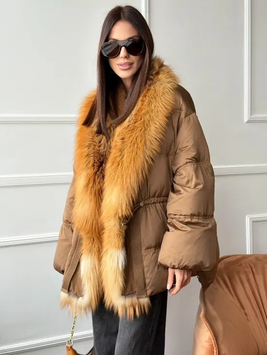 Женский пуховик оверсайз с мехом лисы