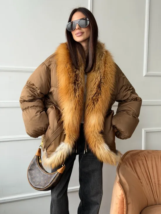 Женский пуховик оверсайз с мехом лисы