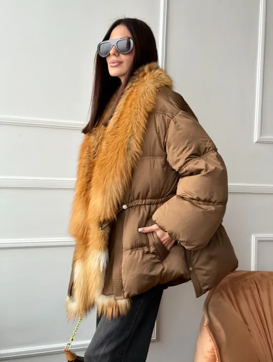 Женский пуховик оверсайз с мехом лисы