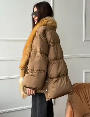 Женский пуховик оверсайз с мехом лисы