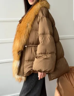 Женский пуховик оверсайз с мехом лисы