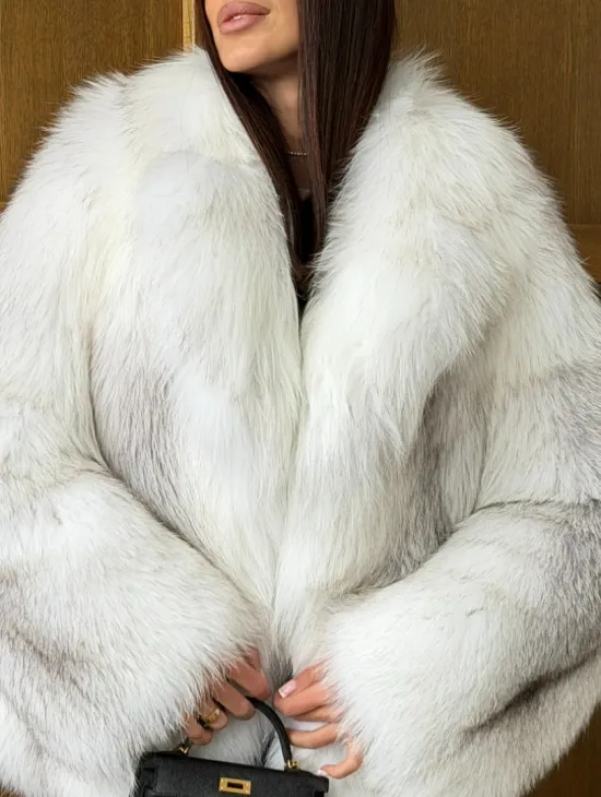 Белый полушубок из крестовой лисы - английский воротник