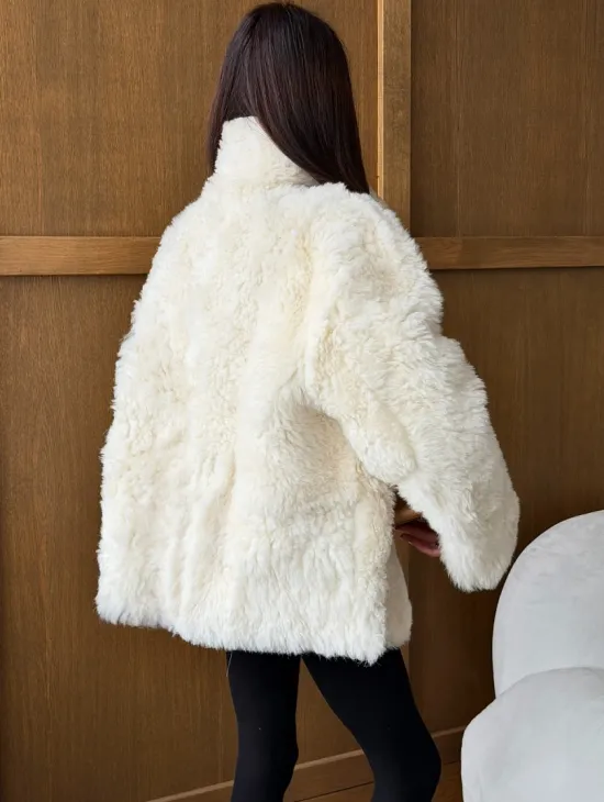 Светлая женская двухсторонняя дубленка