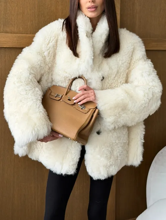 Светлая женская двухсторонняя дубленка