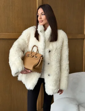 Светлая женская двухсторонняя дубленка