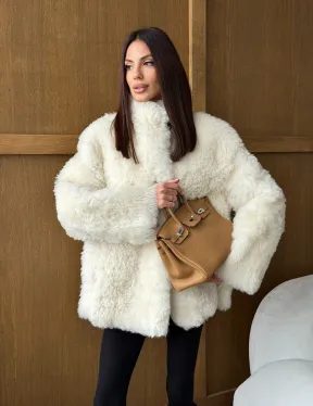 Светлая женская двухсторонняя дубленка