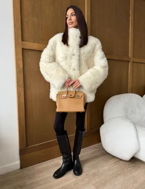 Светлая женская двухсторонняя дубленка