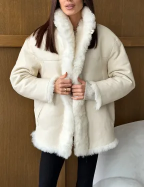 Светлая женская двухсторонняя дубленка