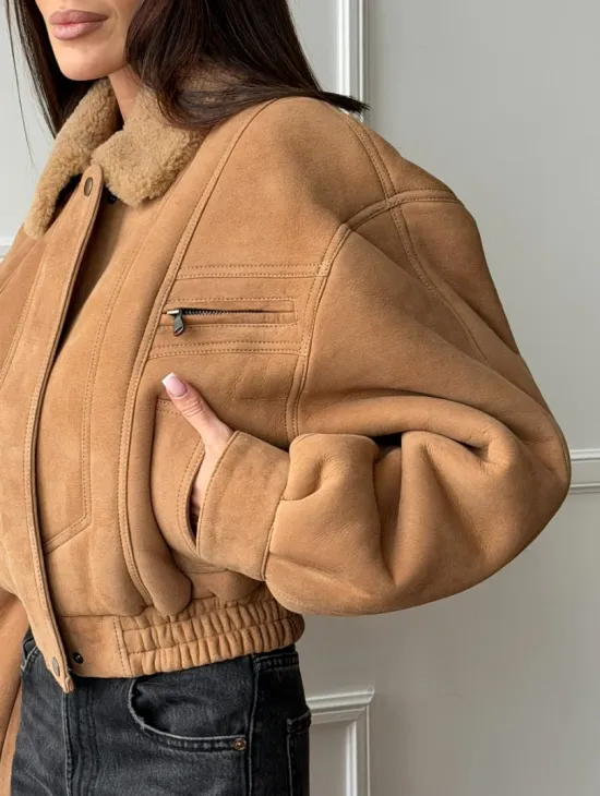 Зимняя женская дубленка - бомбер