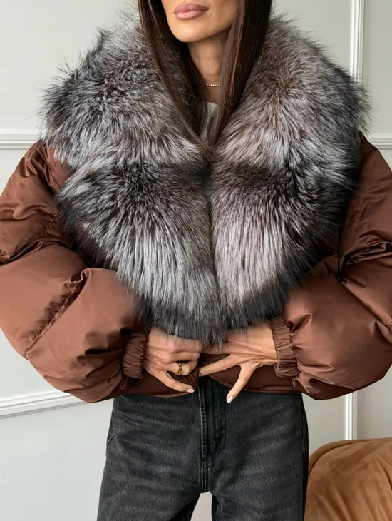 Короткий пуховик с мехом чернобурки
