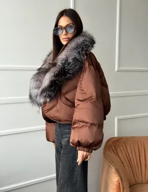 Короткий пуховик с мехом чернобурки