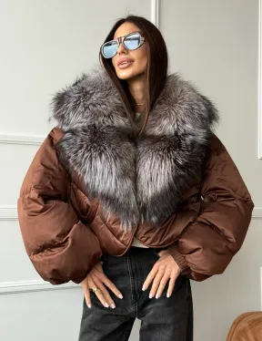 Короткий пуховик с мехом чернобурки