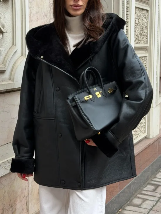 Женская дубленка с капюшоном