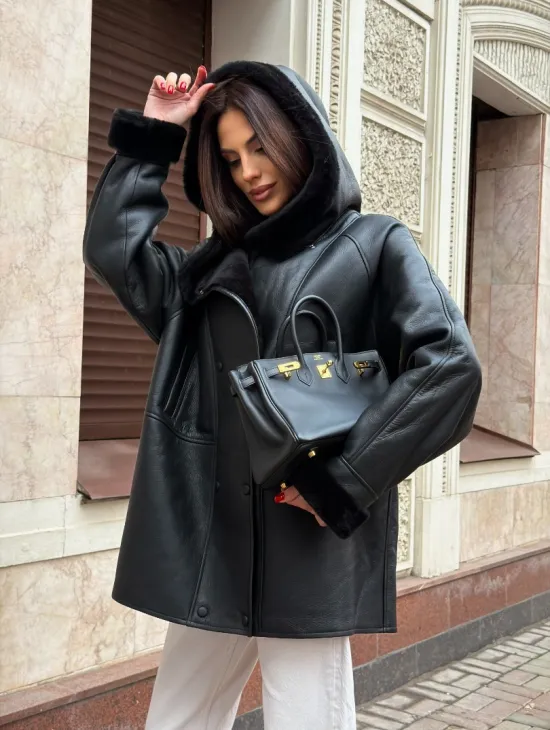 Женская дубленка с капюшоном