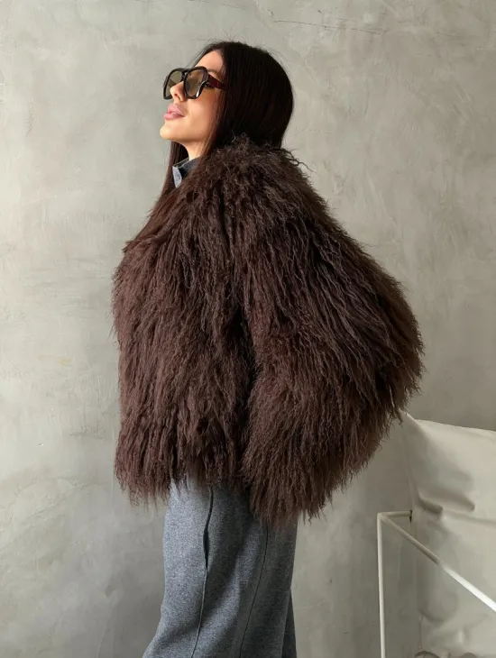 Модный полушубок из ламы