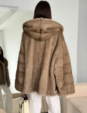 Короткая зимняя норковая шуба с капюшоном