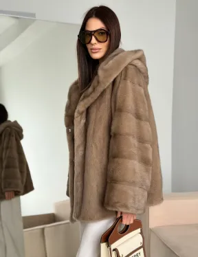 Короткая зимняя норковая шуба с капюшоном