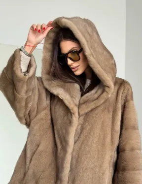 Короткая зимняя норковая шуба с капюшоном