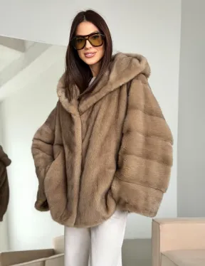 Короткая зимняя норковая шуба с капюшоном