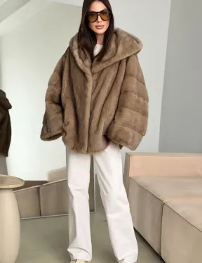 Короткая зимняя норковая шуба с капюшоном