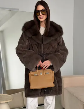 Шуба норковая с капюшоном из куницы