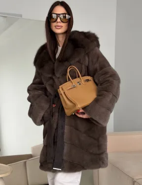 Шуба норковая с капюшоном из куницы