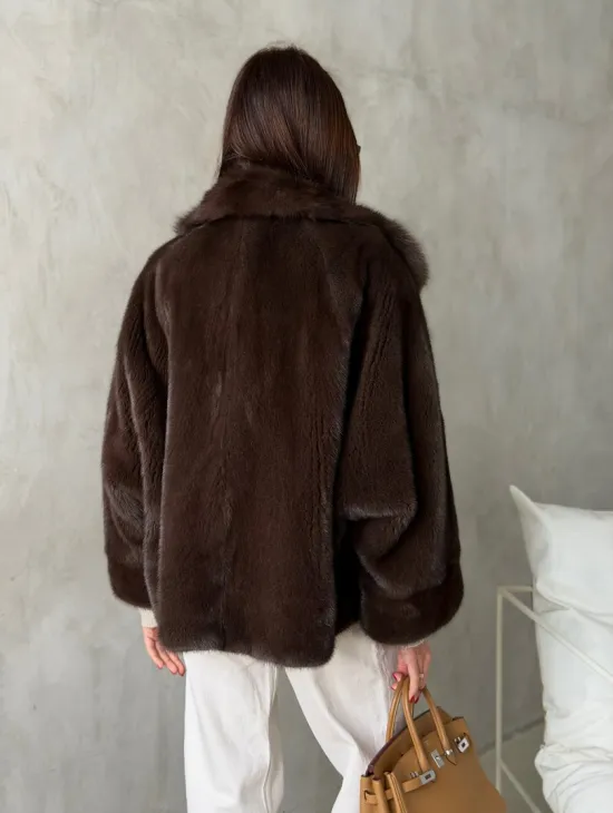 Короткий норковый жакет с воротником из куницы