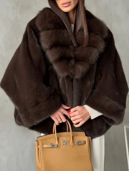 Короткий норковый жакет с воротником из куницы