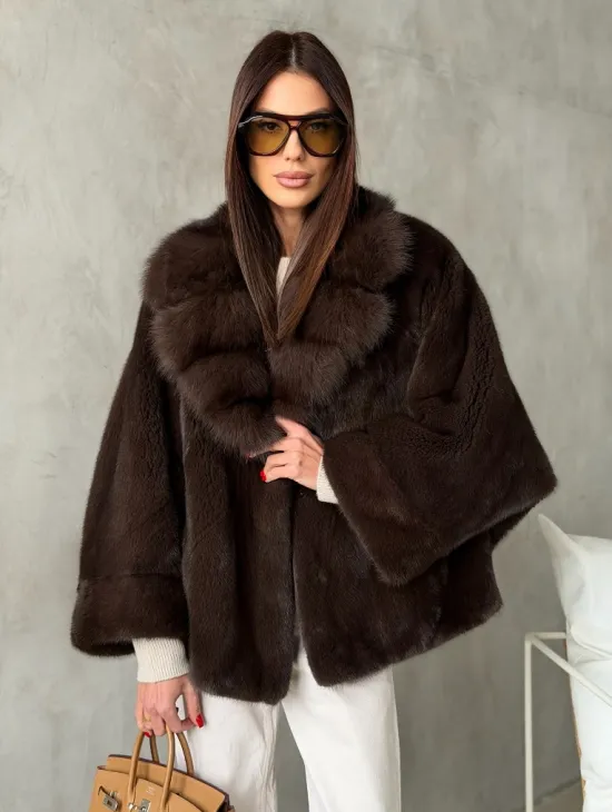 Короткий норковый жакет с воротником из куницы